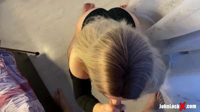 રેડહેડ સકિંગ ડિક અને અપ ફકિંગ, તેણીના ગર્દભ પર કમ મેળવવું